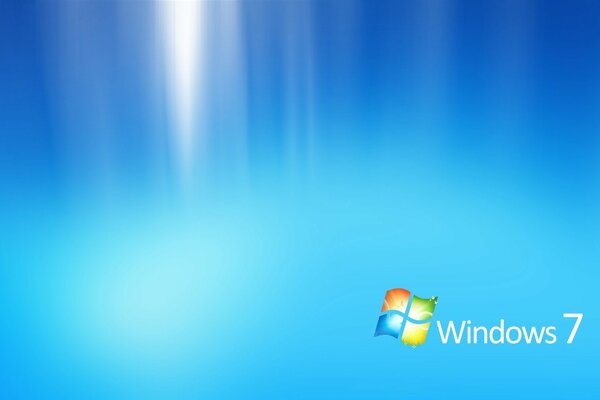 Логотип microsoft windows 7 на синем подсвеченном фоне