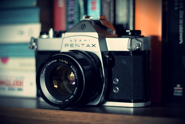 Старый фотоаппарат pentax с отличным объективом