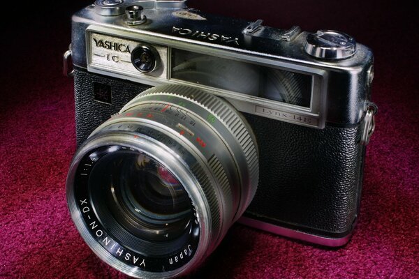 Классическая японская камера yashica