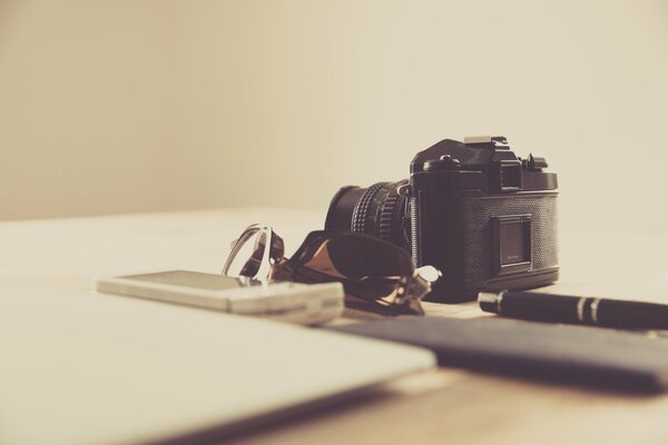 Фотоаппарат маркус spiske на фонн очков, смартфона и ручки