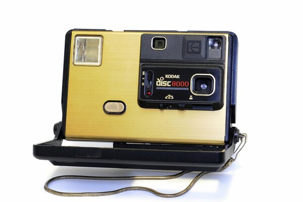 Żółty dysk kodak 8000, makro na białym tle