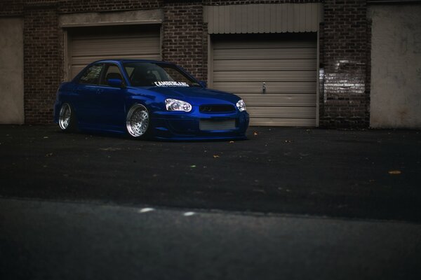 Niebieski Subaru Impreza Tuning