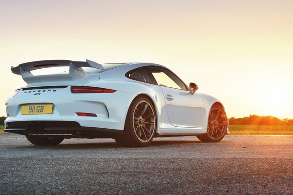 Białe Brytyjskie Porsche 2014