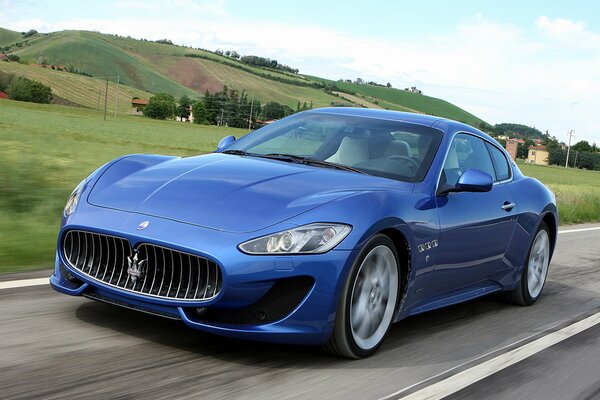 GranTurismo Blue Maserati on speed
