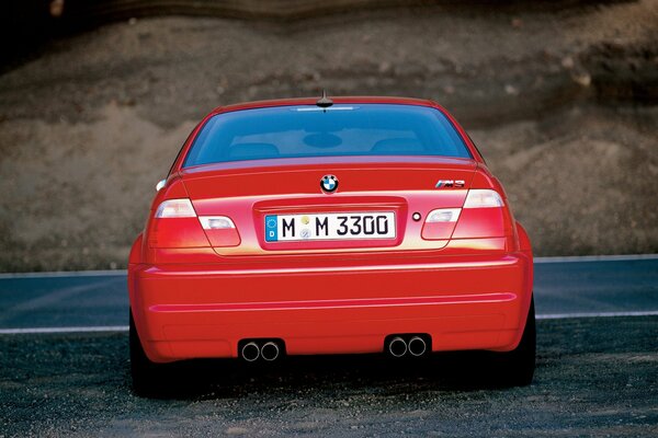 Niemiecki model czerwonego BMW