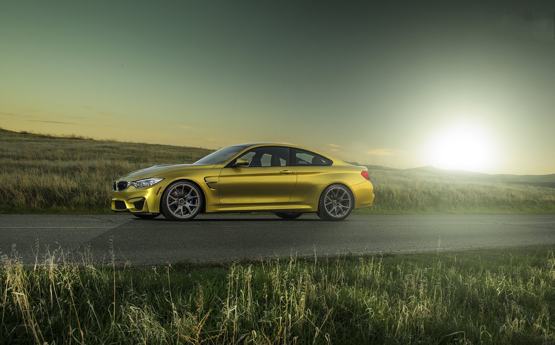 bmw м4 f82 желтый бмв диски солнце