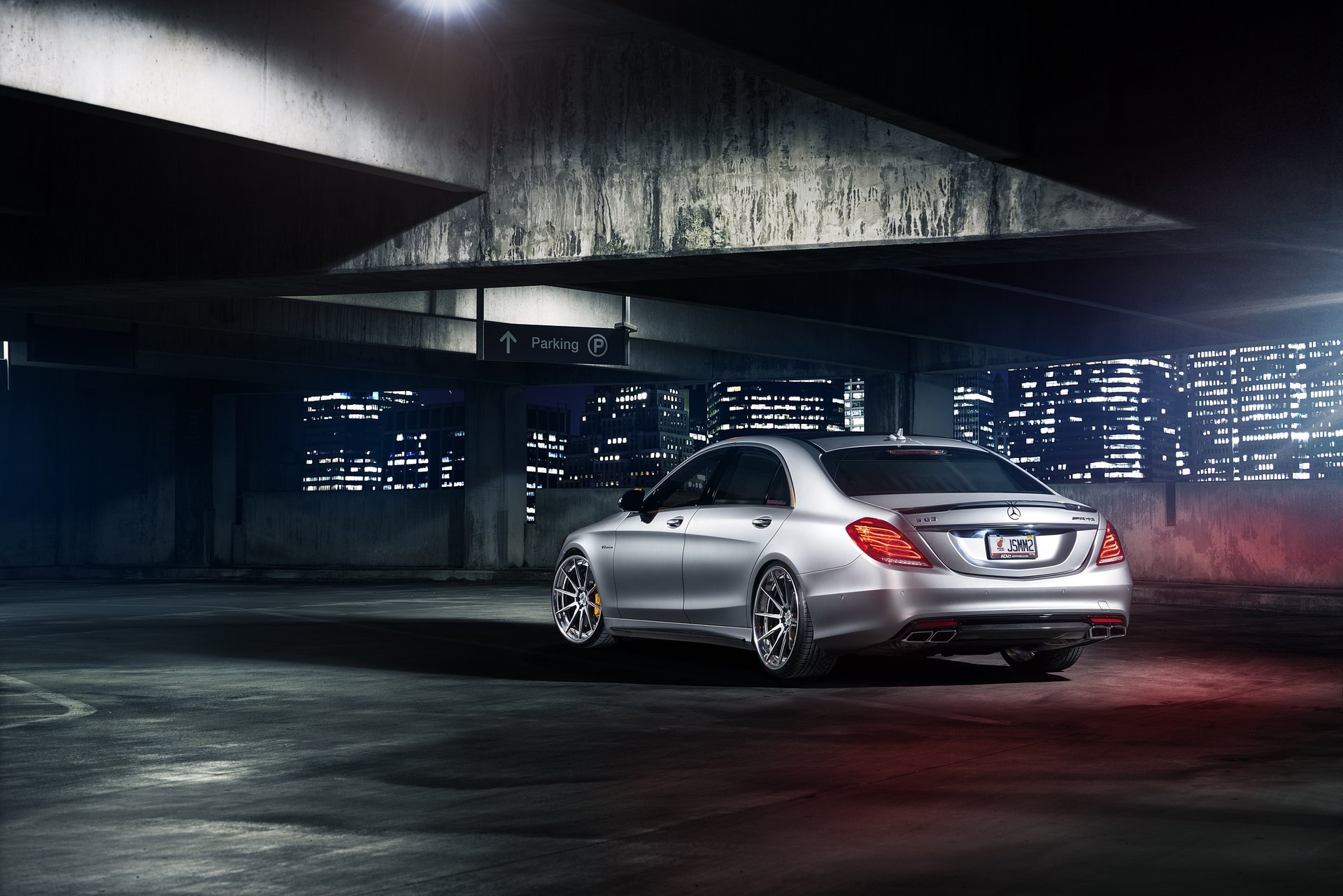 mercedes-benz s63 парковка ночь сзади