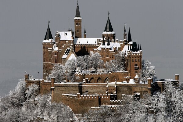 Niemcy. Zamek Hohenzollern zimą