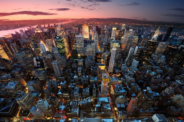 Nocny Manhattan z lotu ptaka
