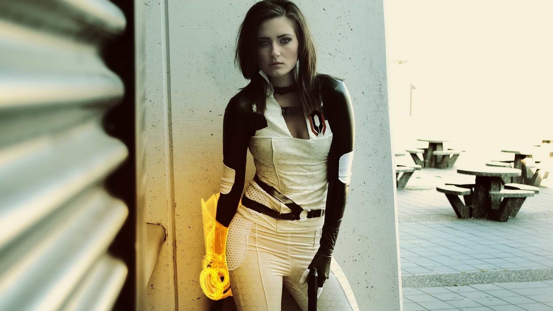 kobieta latająca forteca dziewczyna gra brunetka cosplay szary mass effect