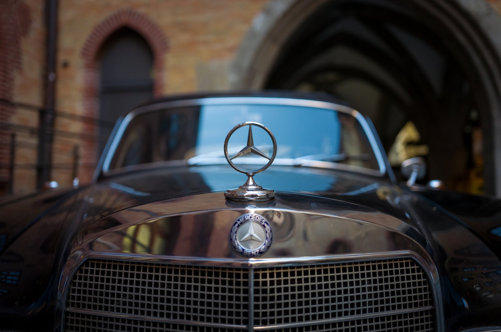 mercedes-benz maska znaczek