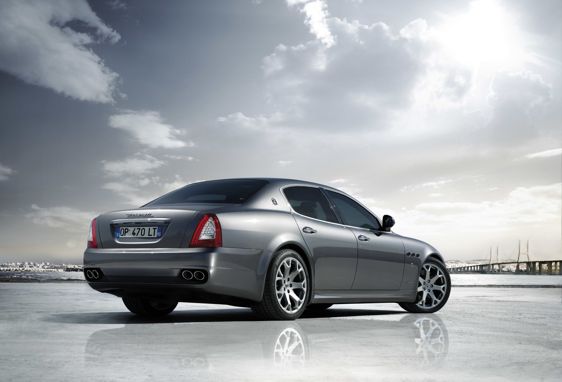 maserati quattroporte srebro niebo słońce maszyna odbicie