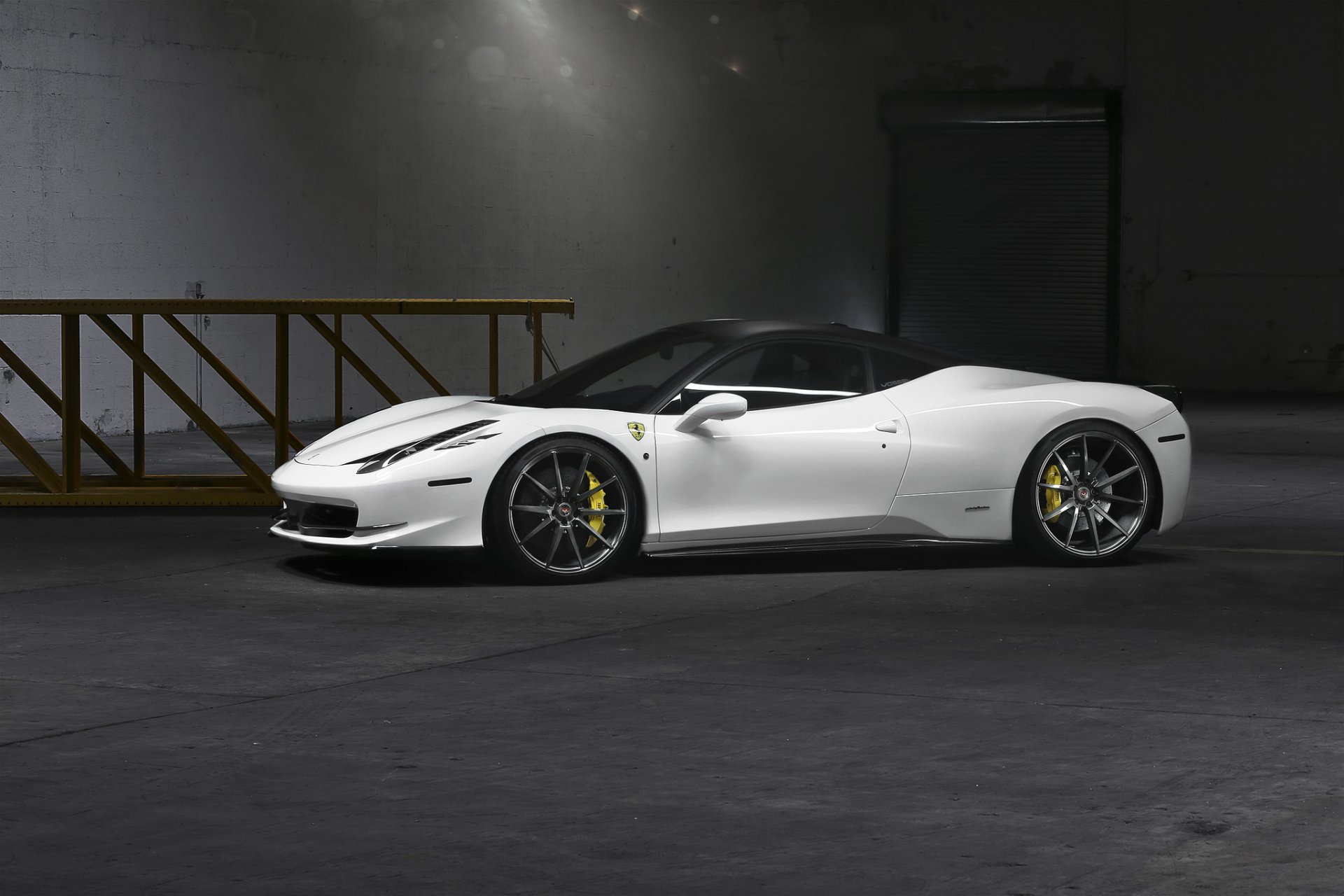 ferrari italia белый суперкар феррари