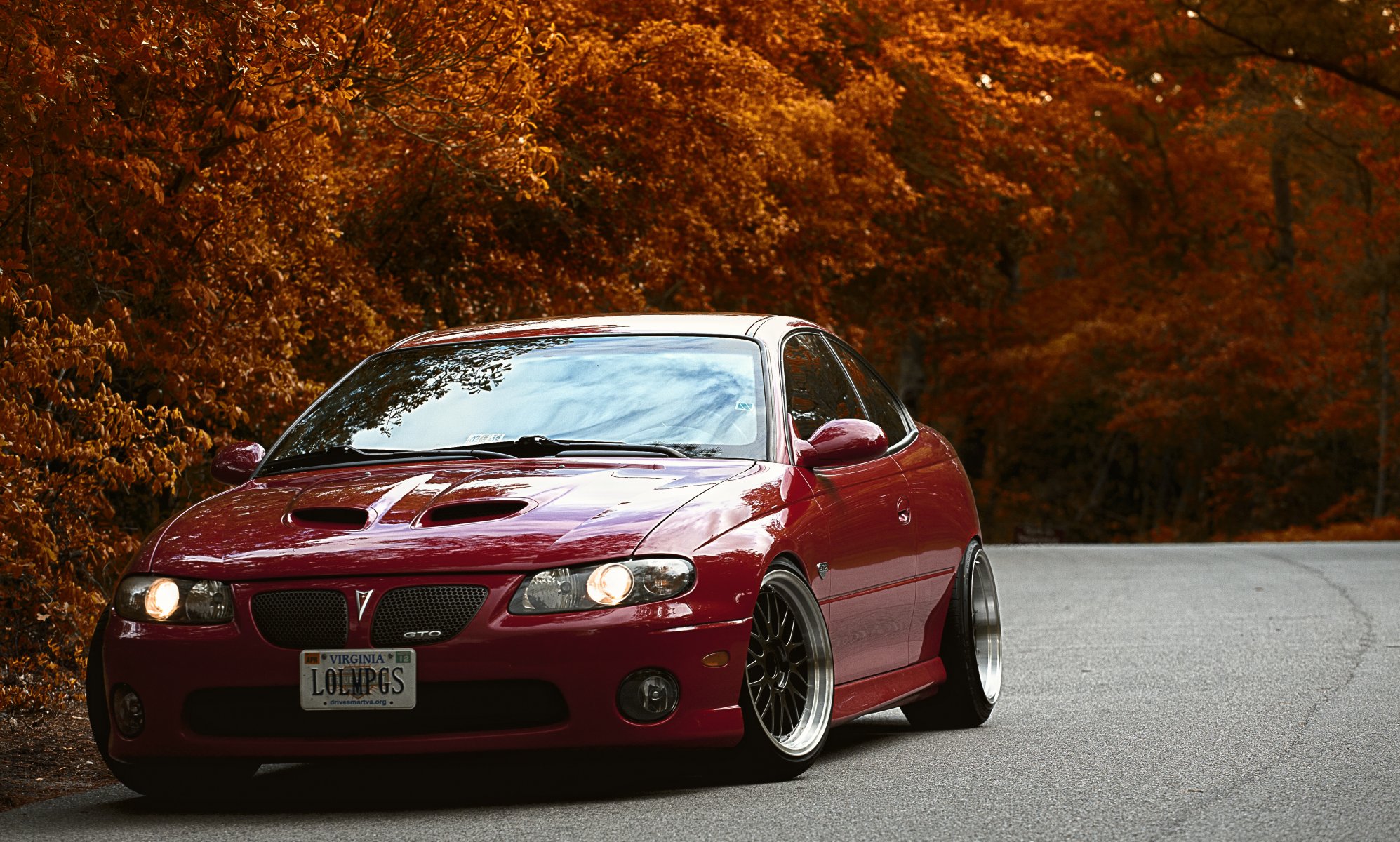 pontiac gto понтьяк красный тюнинг осень деревья дорога
