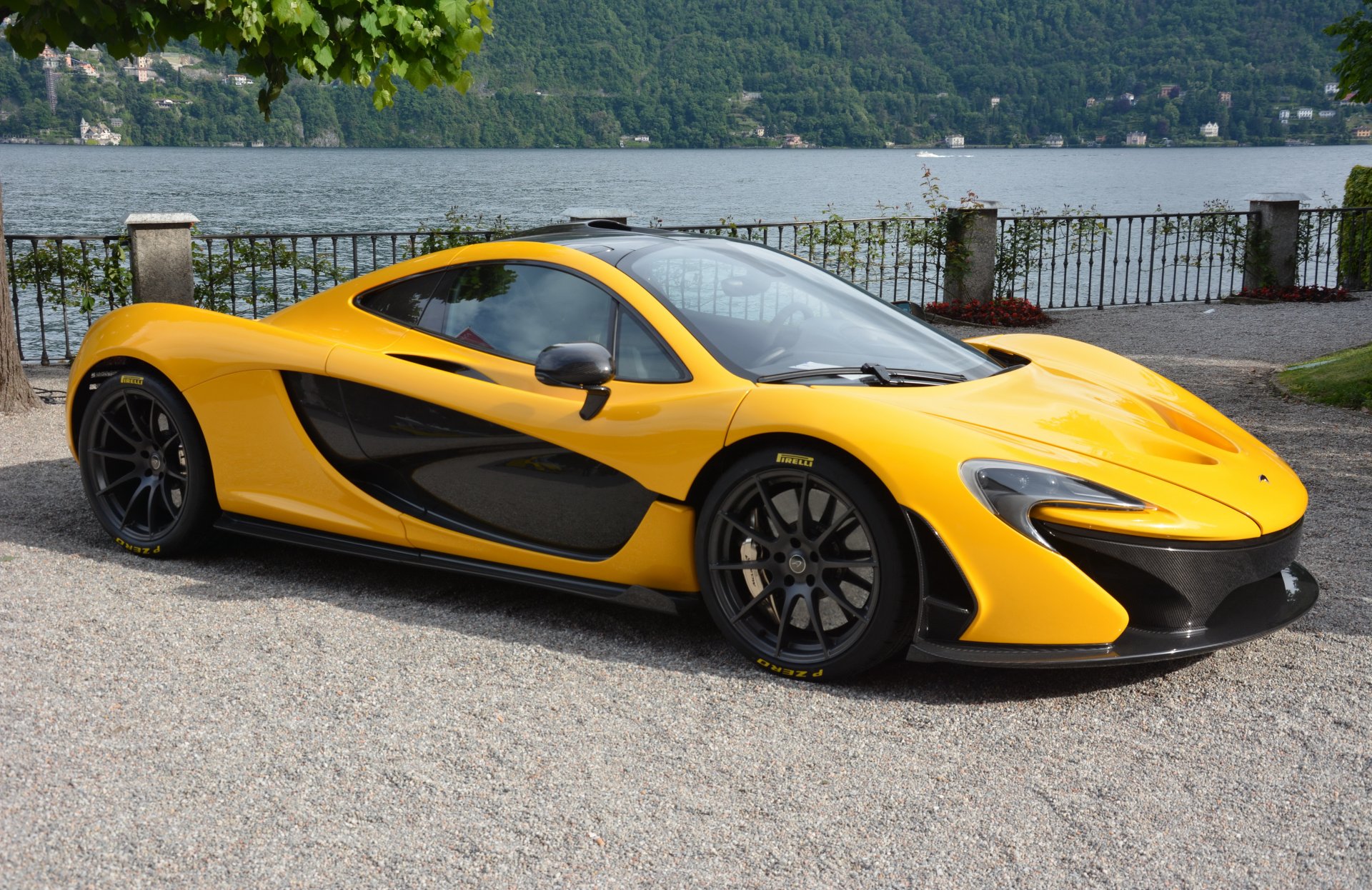 mclaren р1 суперкар