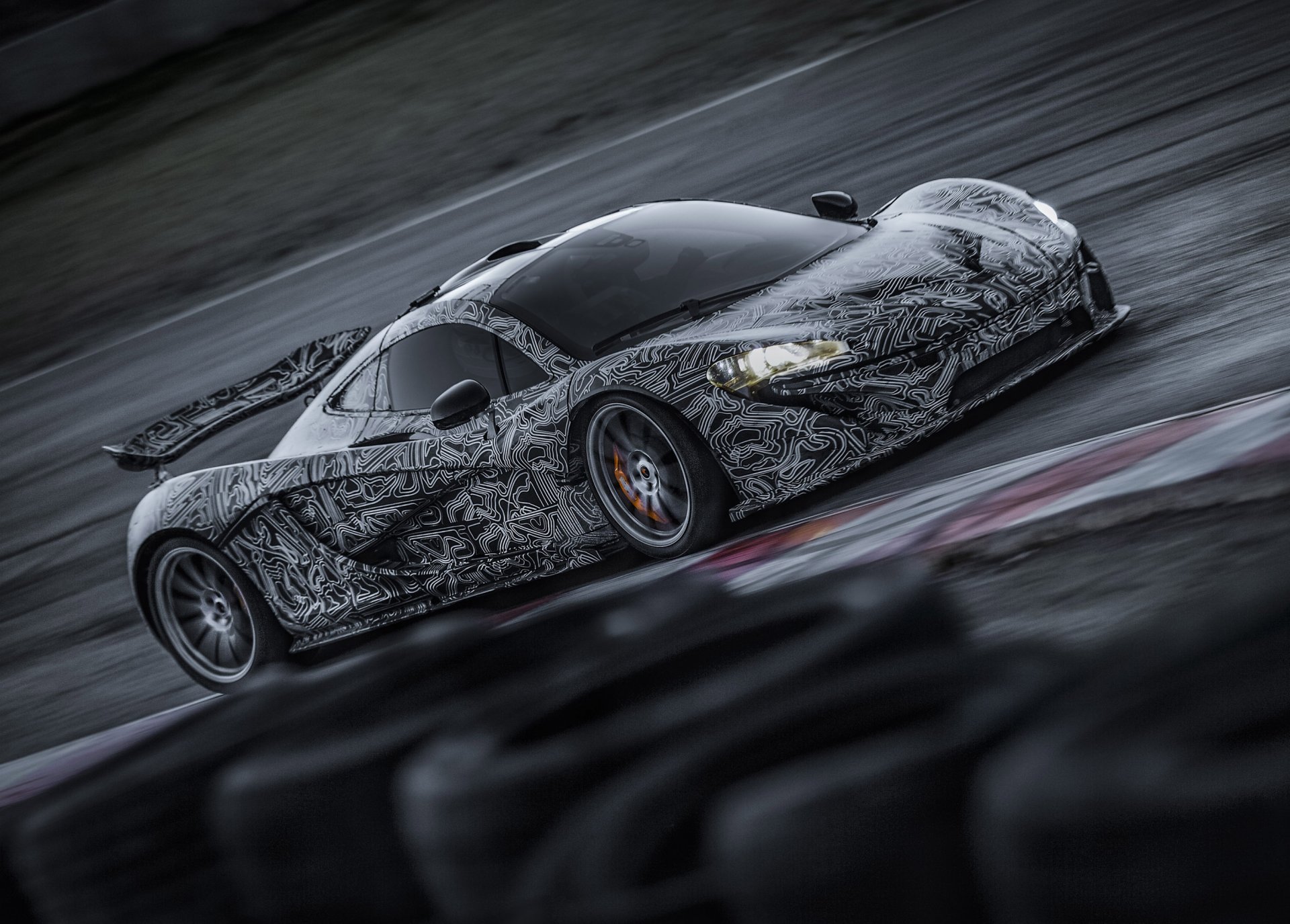 суперкар mclaren р1
