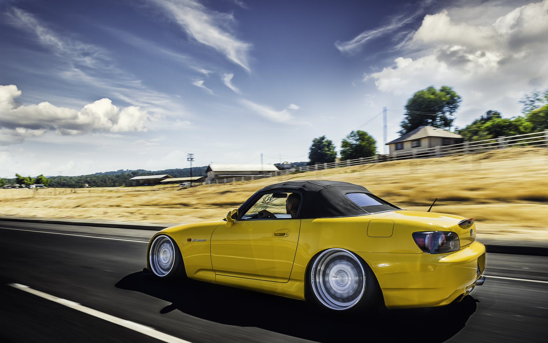 honda s2000 honda żółta droga w ruchu