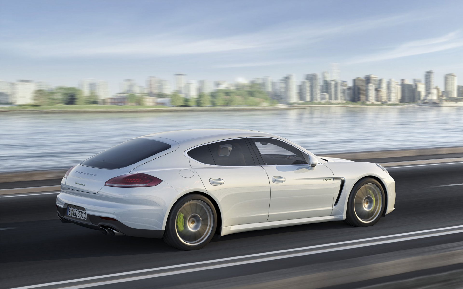 porsche panamera e-hybrid авто белый город день вид сбоку
