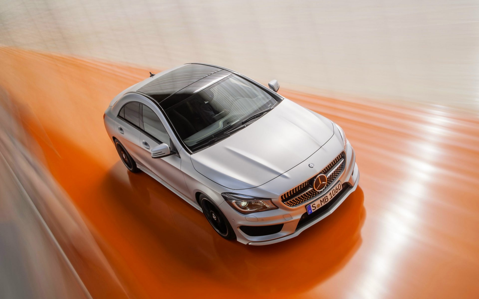 mercedes-benz cla класс мерседес авто серый капот в движении