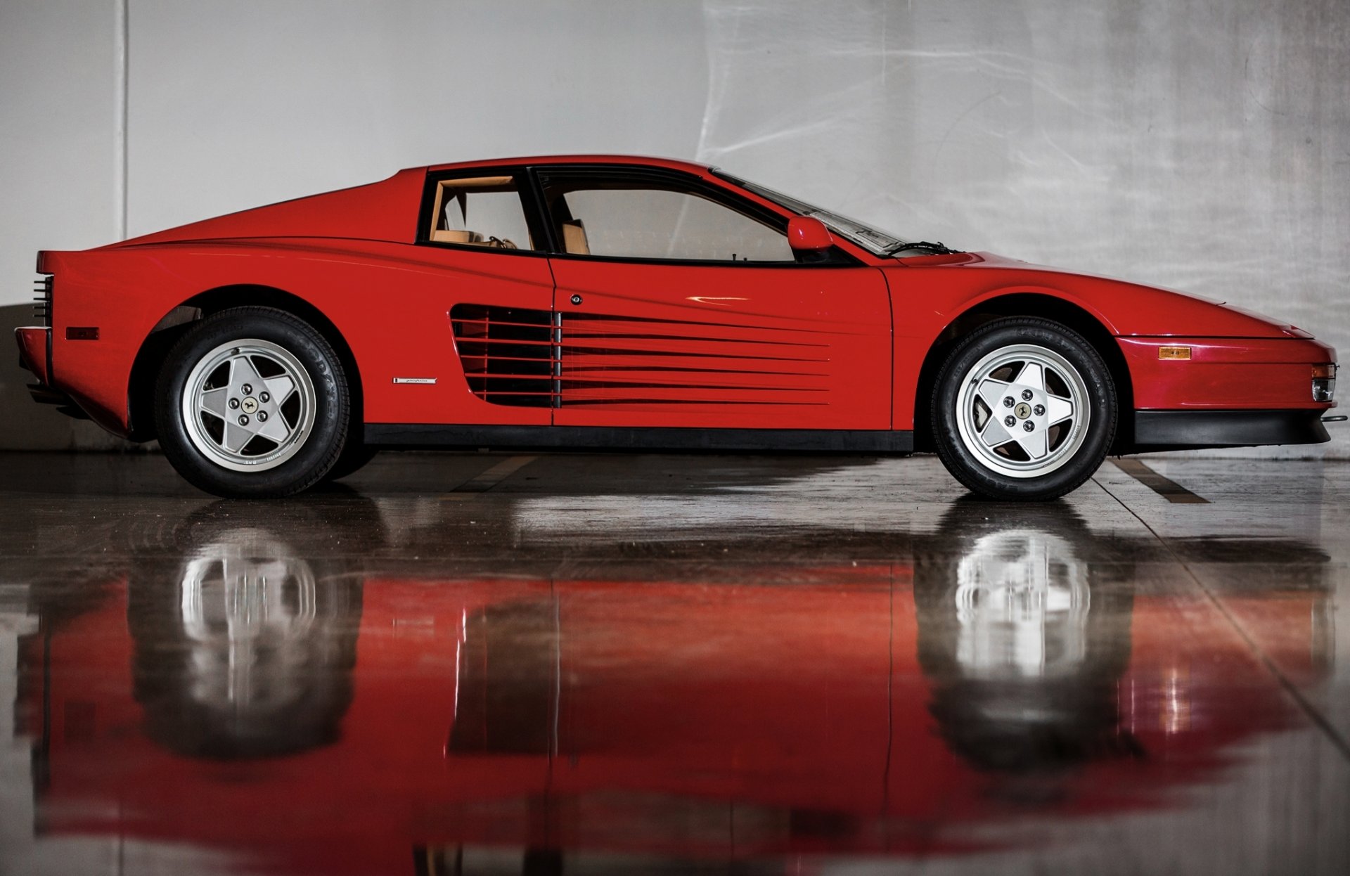 ferrari testarossa авто машина красный автомобиль отражение