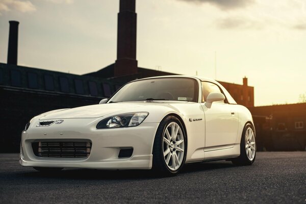 Белая Honda s2000 Turbo на рассвете