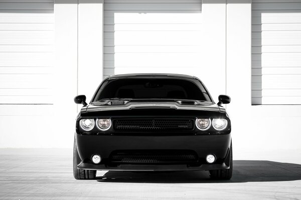 Dodge Challenger SRT8 эксклюзив черный тюнингованный