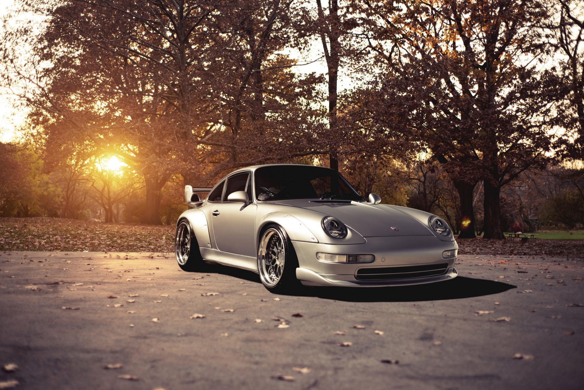 porsche 911 gt2 серебристо передние порше серебристый деревья солнце блик