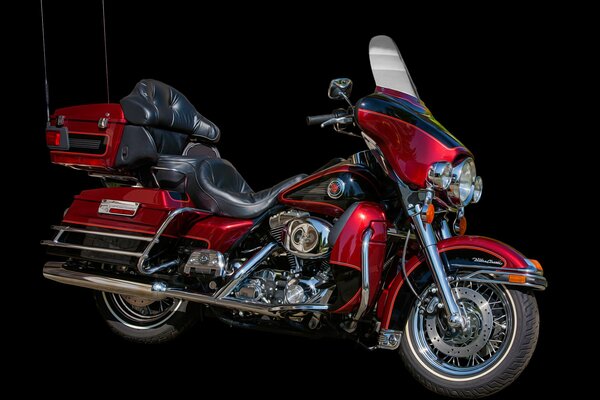 Czerwono-czarny rower harley-davidson