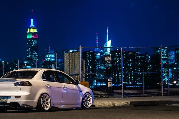 Mitsubishi-Hello light night city