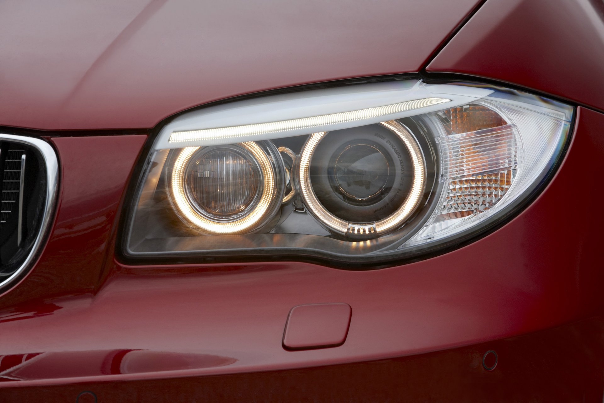 bmw купе фары мощь красный крупный план
