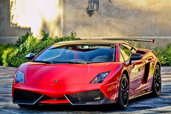Niezwykły design czerwonego supersamochodu Lamborghini