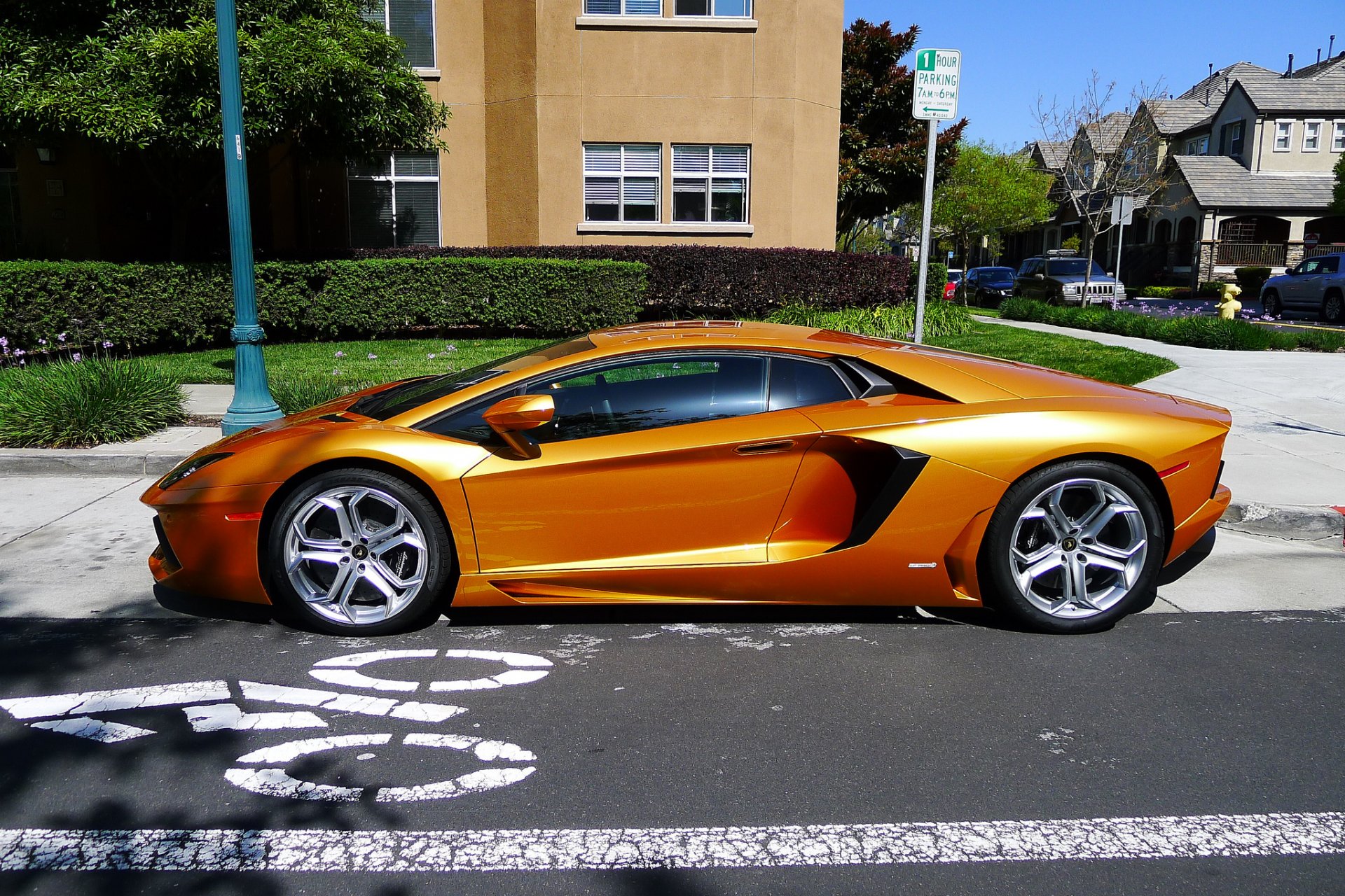 lamborghini aventador lp700-4 желтый ламборгини авентадор профиль газон кустарник деревья