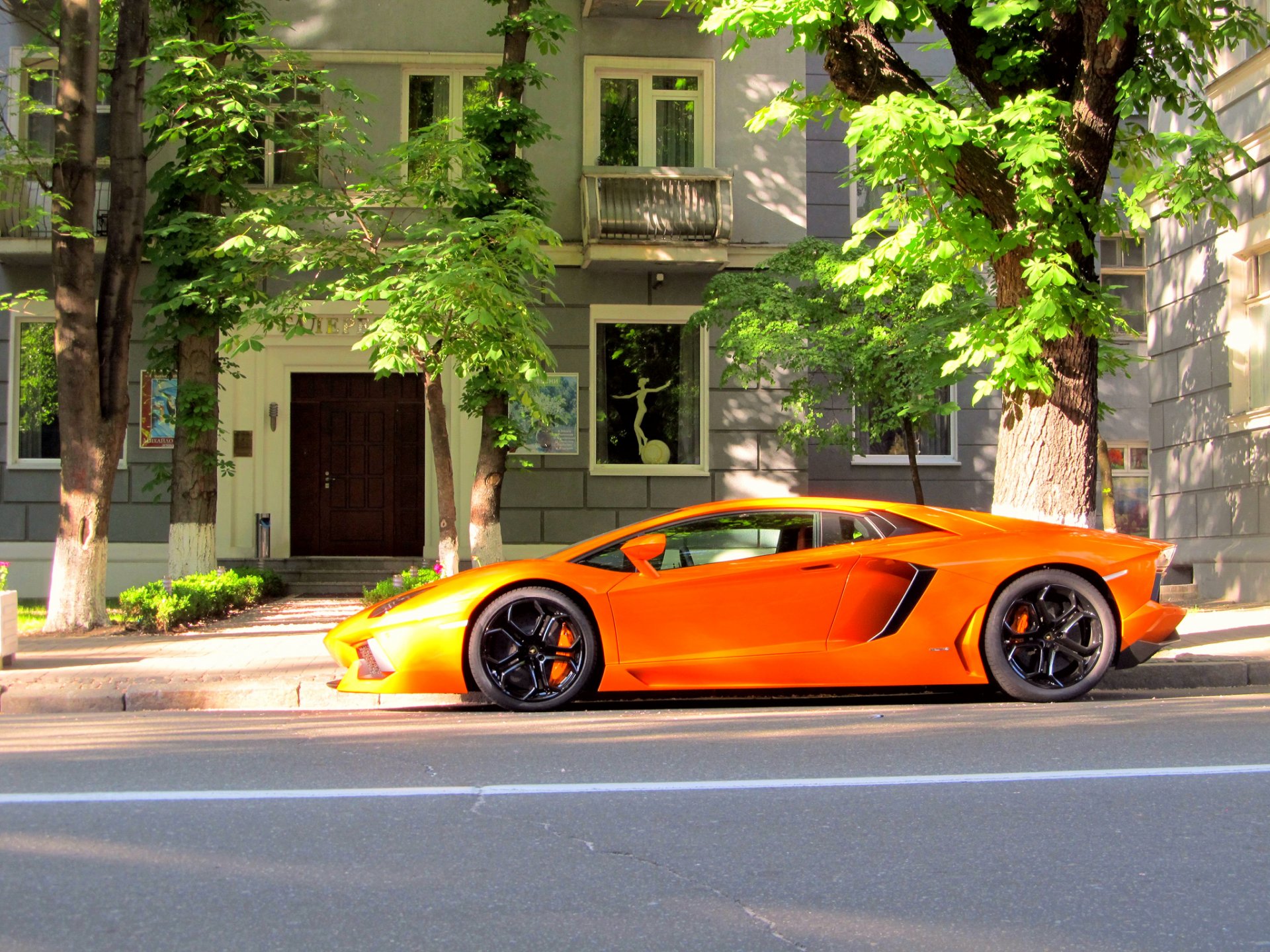 lamborghini aventador lp700-4 оранжевый киев ламборгини авентадор профиль улица