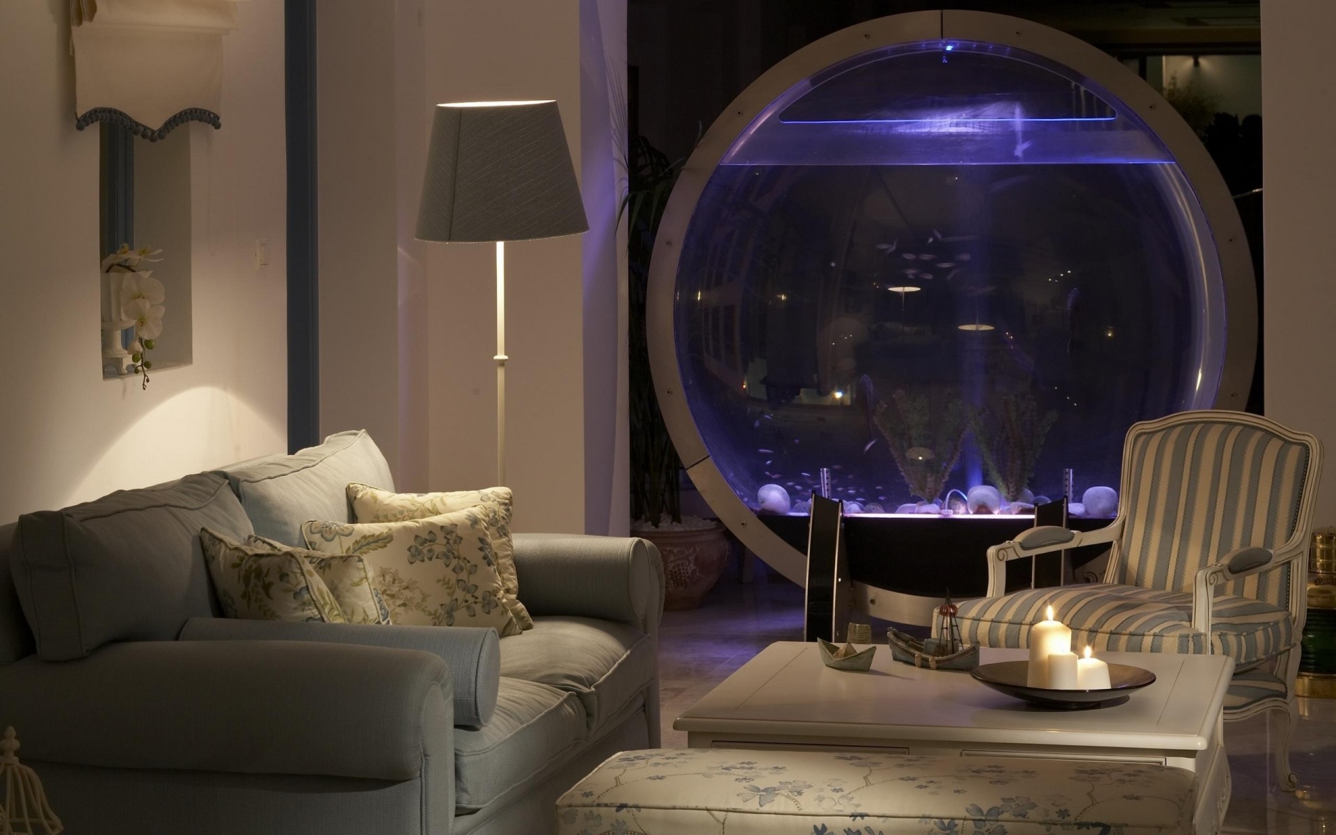 akwarium sofa pokój basen świece krzesło salon