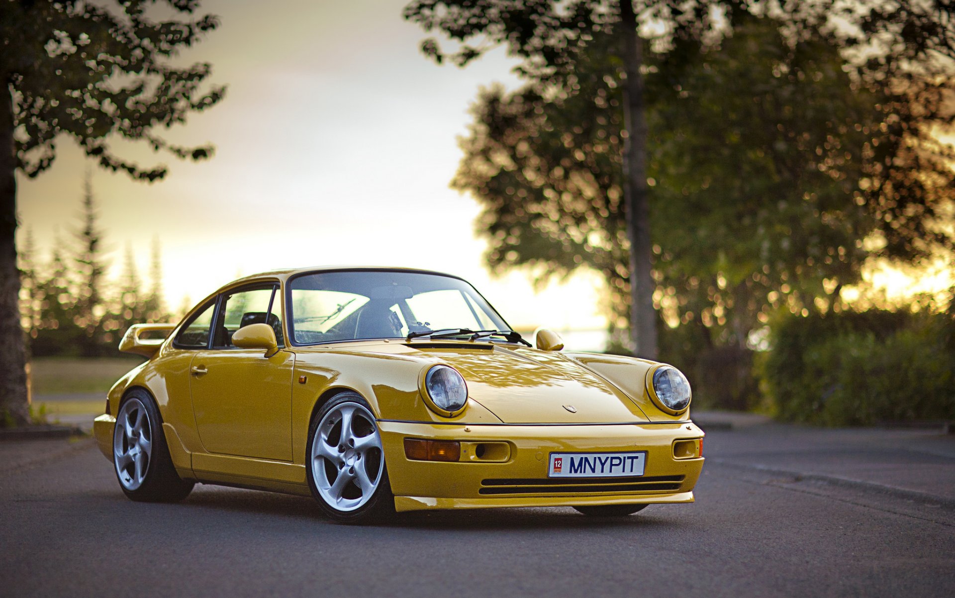 911 carrera 4 перегруженный желтая