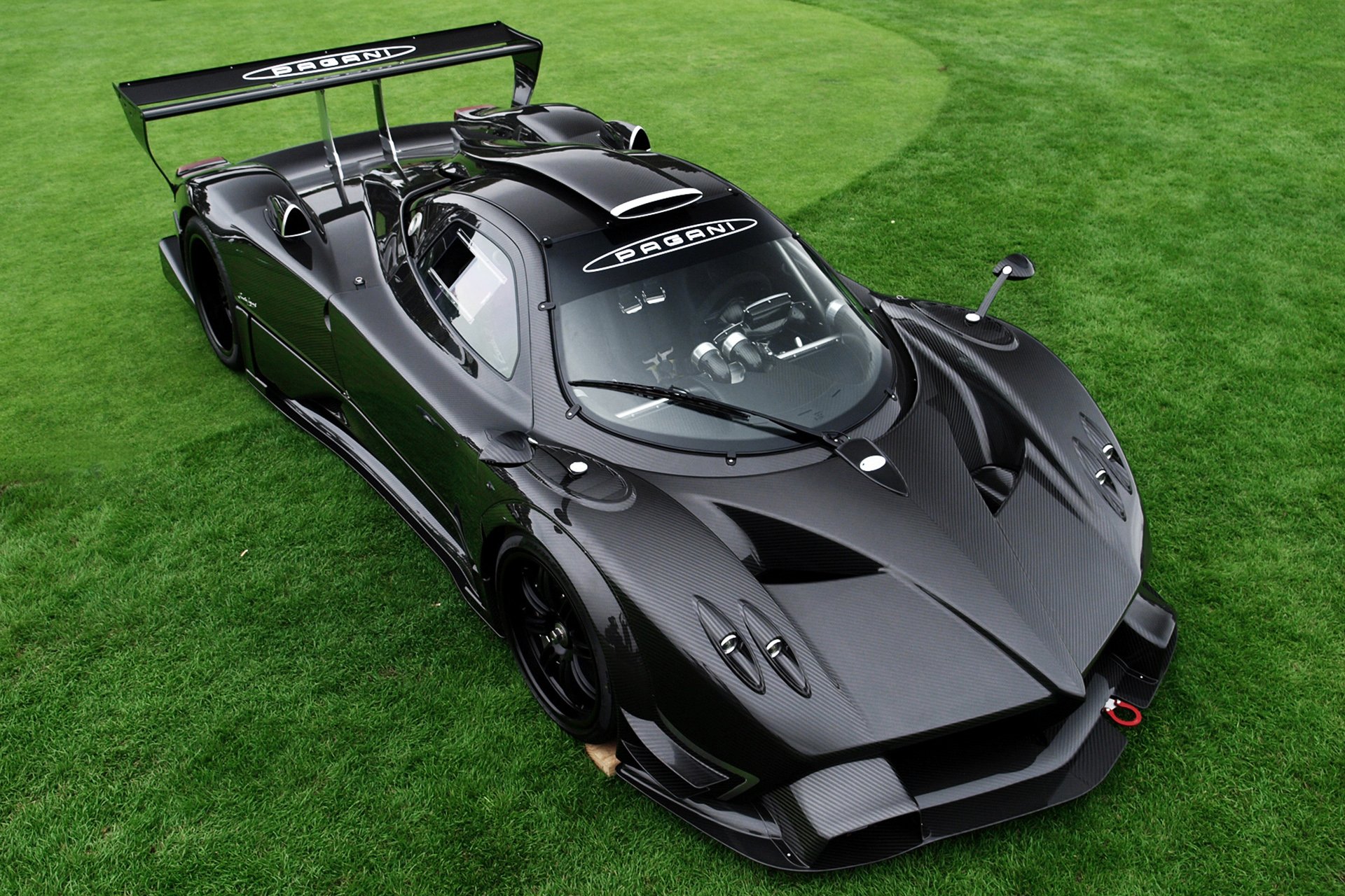 pagani zonda g czarny węgla . supersamochód trawa pagani sonda r supersamochód carbon