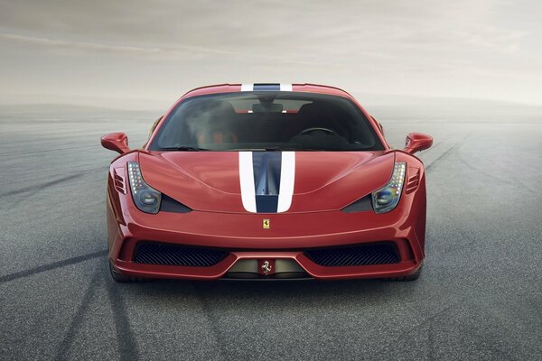 Czerwone ferrari speciale 2014 na całej twarzy