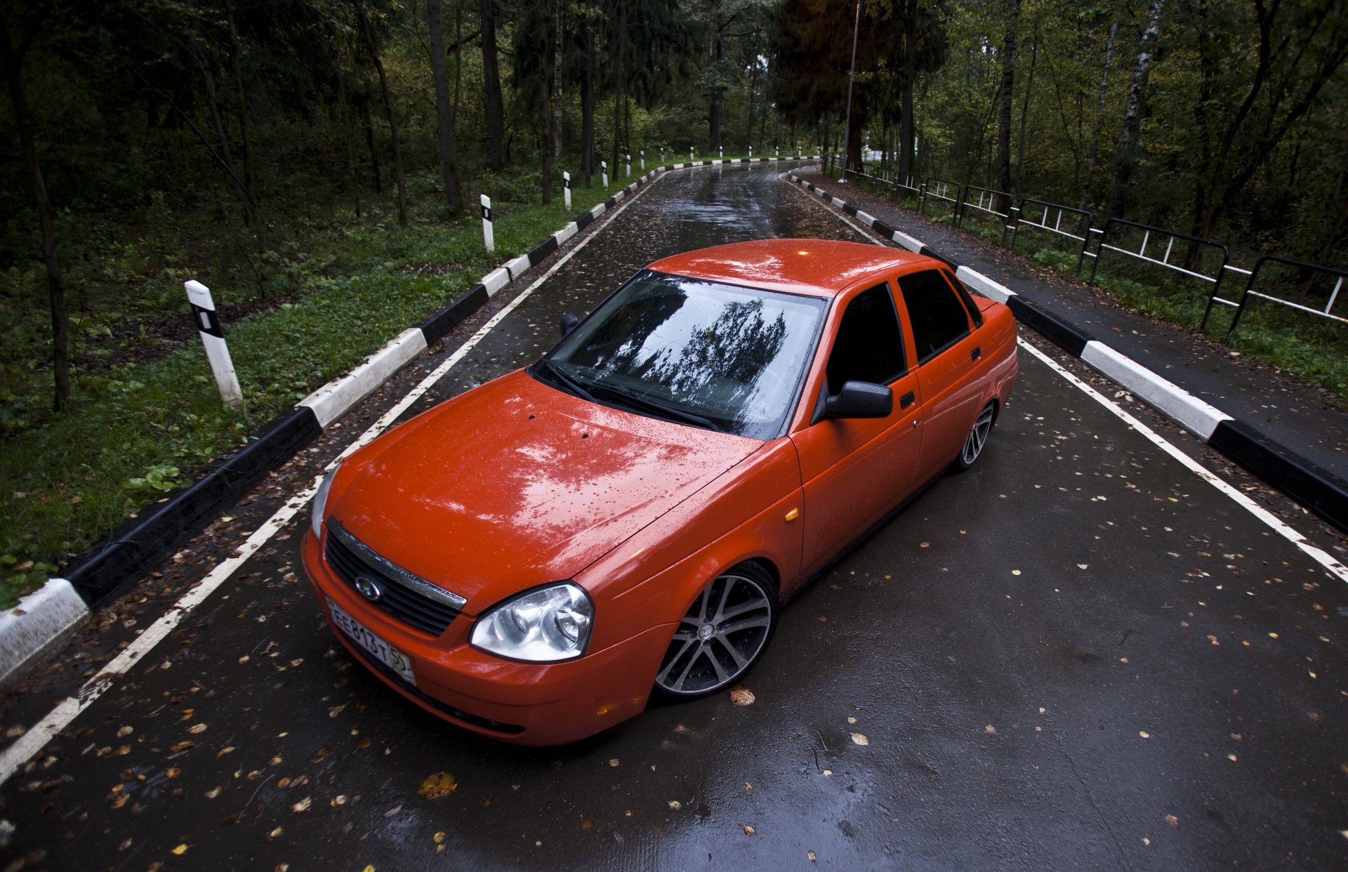 lada 2170 priora priora czerwony felgi bardzo droga liście