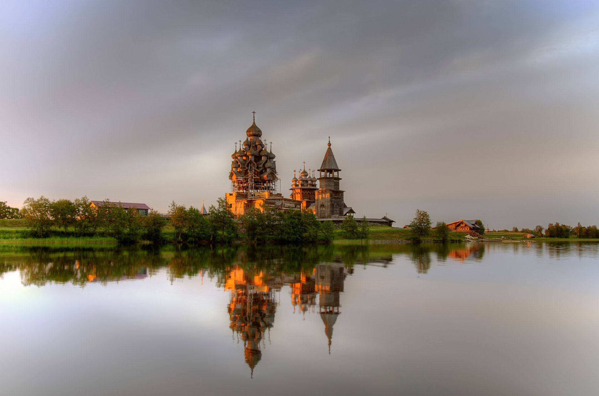 kizhi poranek odbicie