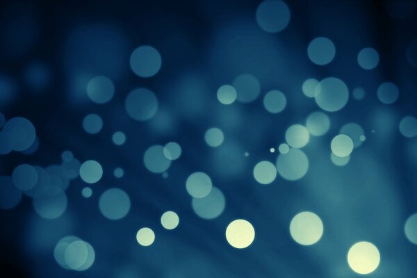 Niebieski bokeh na niebieskim tle
