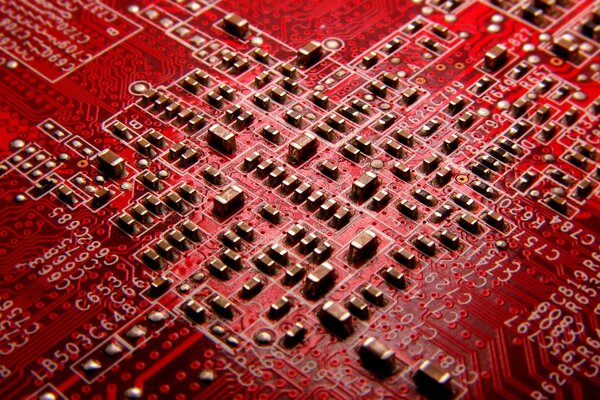 Czerwony chip z cynowymi ogniwami radiowymi