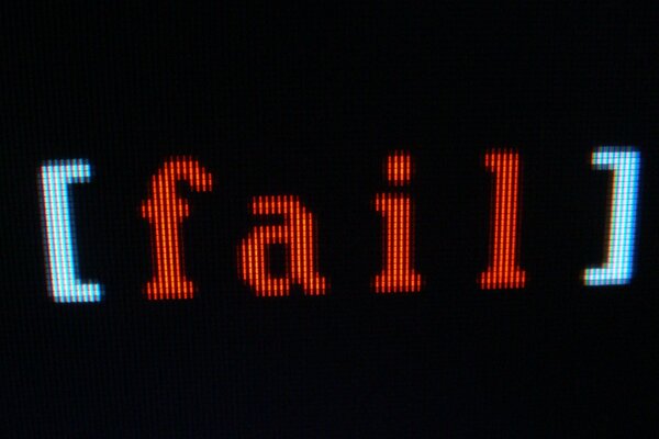 Napis fail na monitorze