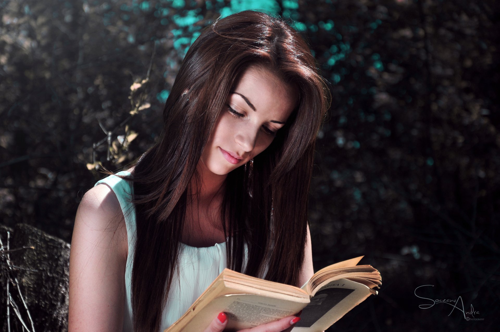 девушка книга читает