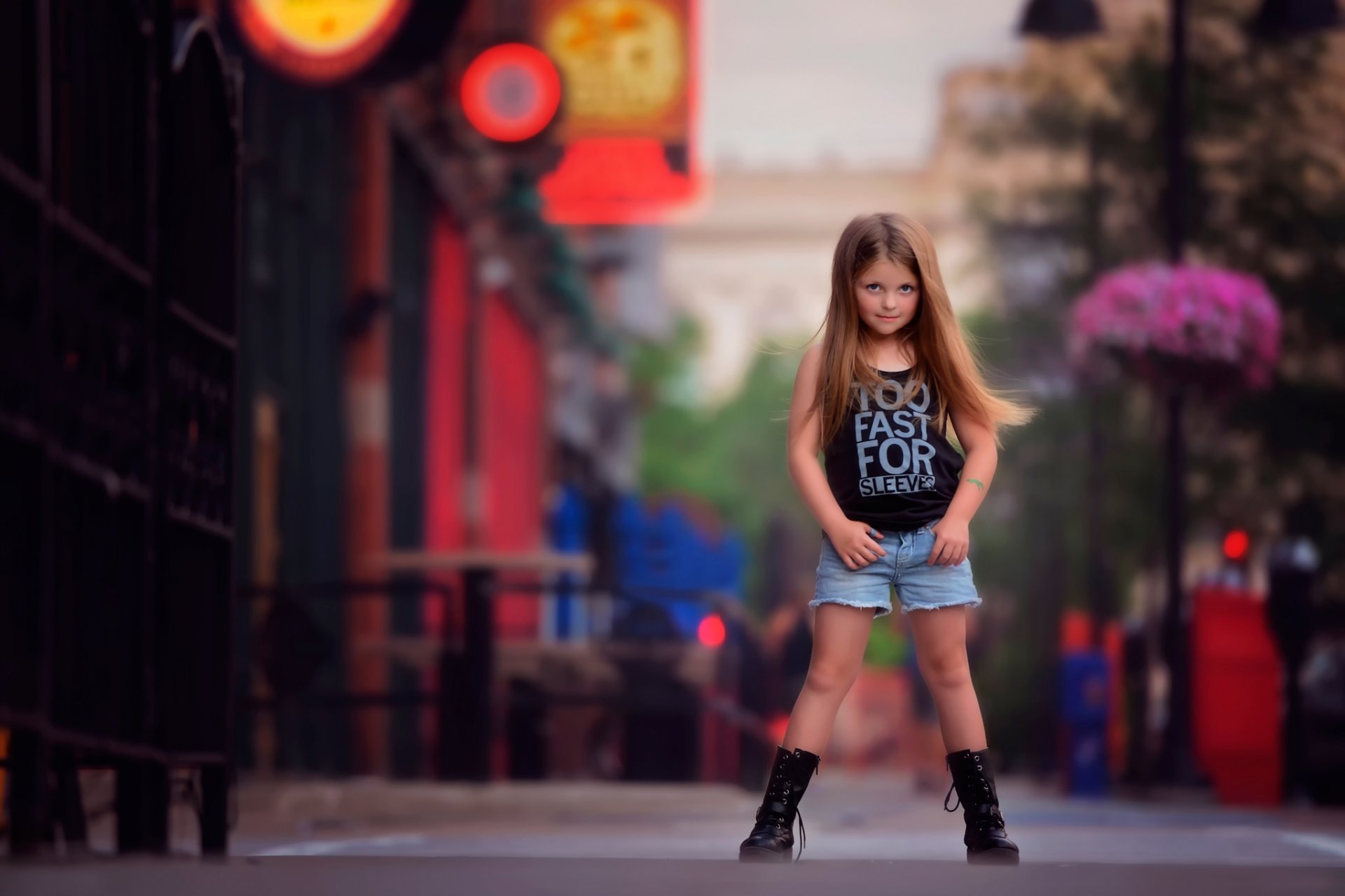 patrząc jak duża dziewczyna moda fotografia i styl fotografia dziecięca dziewczyna ulica bokeh