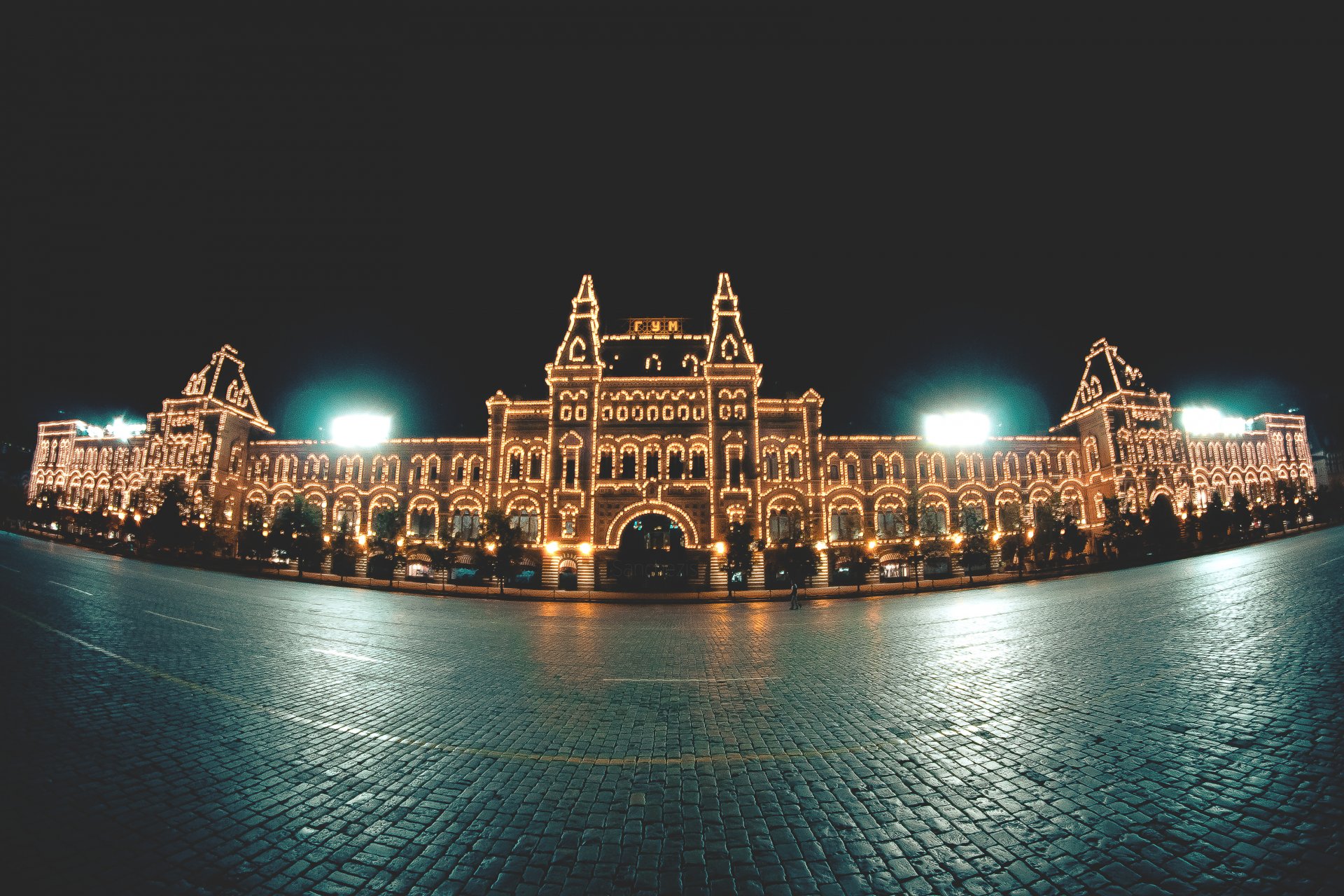 moskwa noc gum plac czerwony budynek światła sanchezi