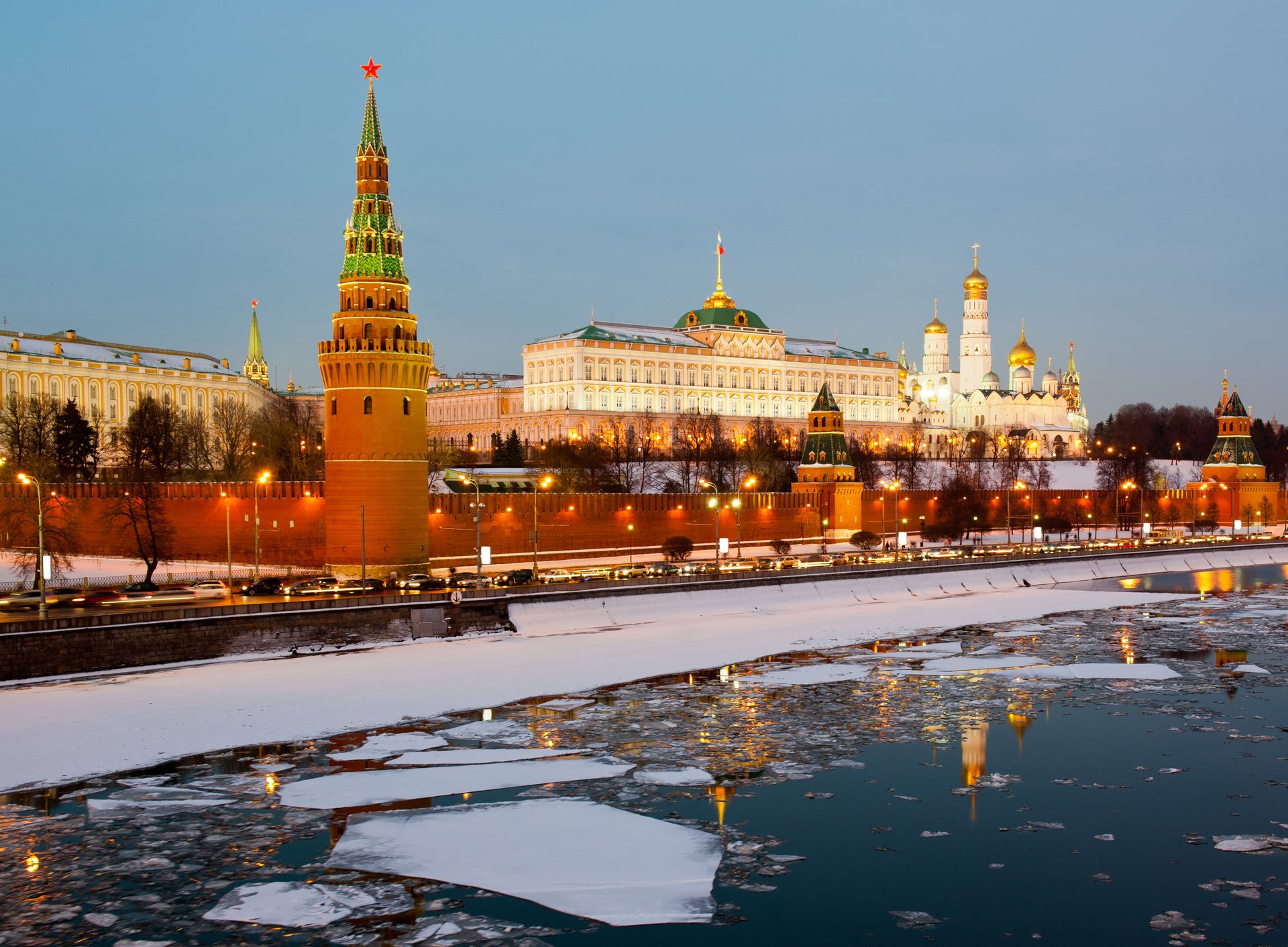 москва россия кремль город река зима лед