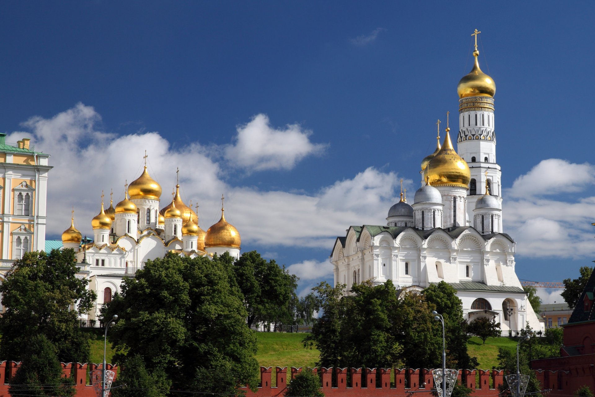 москва россия московский кремль благовещенский собор архангельский собор колокольня ивана великого