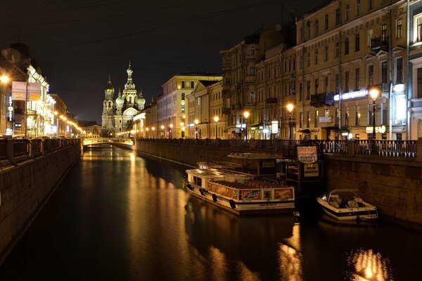 Спокойные ночные огни Санкт-Петербурга