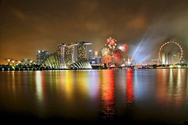 Odbicie salutu Singapuru w wodzie