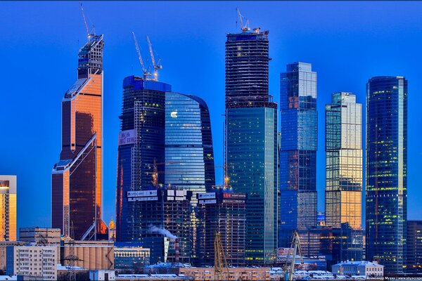 Зимняя Москва сити на фоне синего вечера